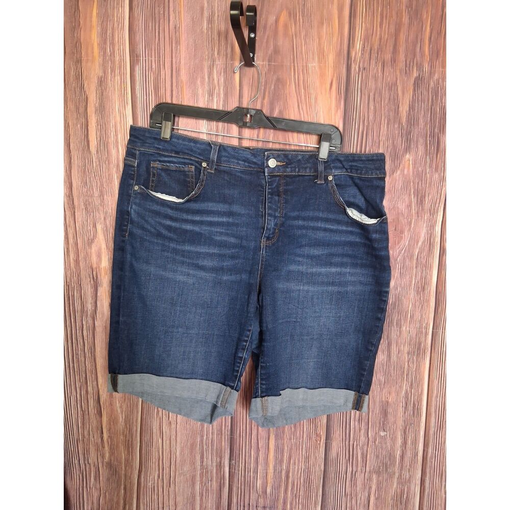 Time and tru dark wash mid rise bermuda shorts size 18